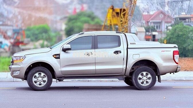 Ford Ranger XLS 2015 Vàng cát