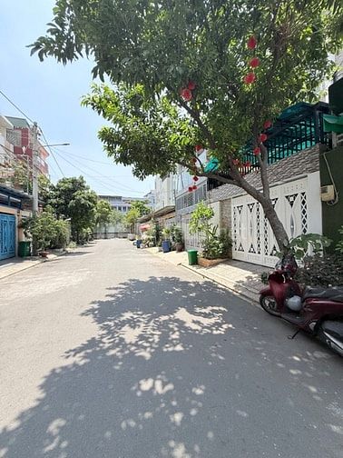 Bán nhà 3 lầu, 5PN gần đường Tô Ngọc Vân phường Tam Bình Tp HCM 