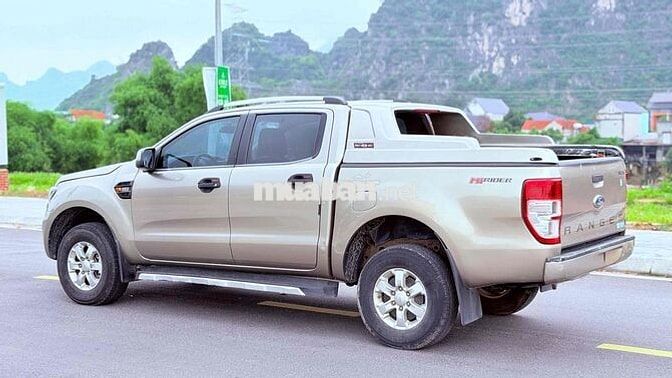 Ford Ranger XLS 2015 Vàng cát