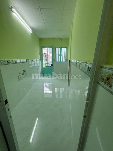 Bán nhà nhỏ xin vị trí đẹp. Sổ Hồng riêng. Giá rẻ 