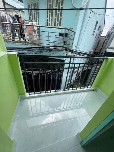 Bán nhà nhỏ xin vị trí đẹp. Sổ Hồng riêng. Giá rẻ 