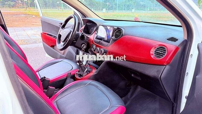 Hyundai i10 Sedan 2018 Trắng chính chủ
