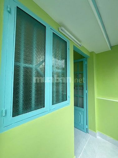 Bán nhà nhỏ xin vị trí đẹp. Sổ Hồng riêng. Giá rẻ 