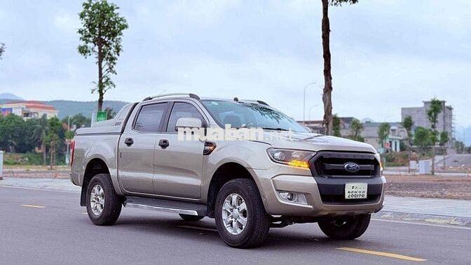 Ford Ranger XLS 2015 Vàng cát