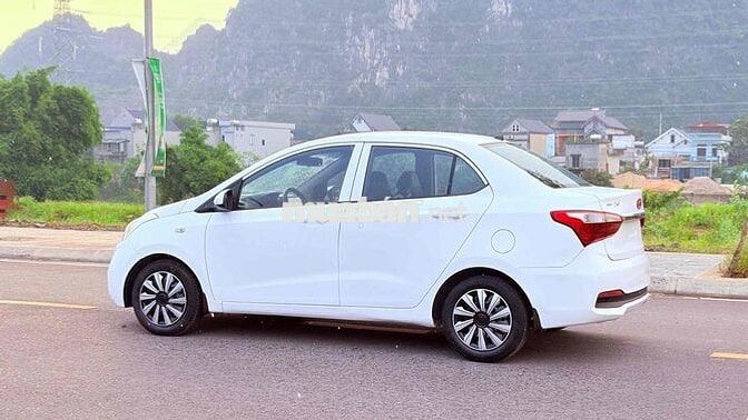 Hyundai i10 Sedan 2018 Trắng chính chủ
