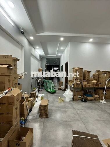 GẤP 5 NV kho gói hàng.