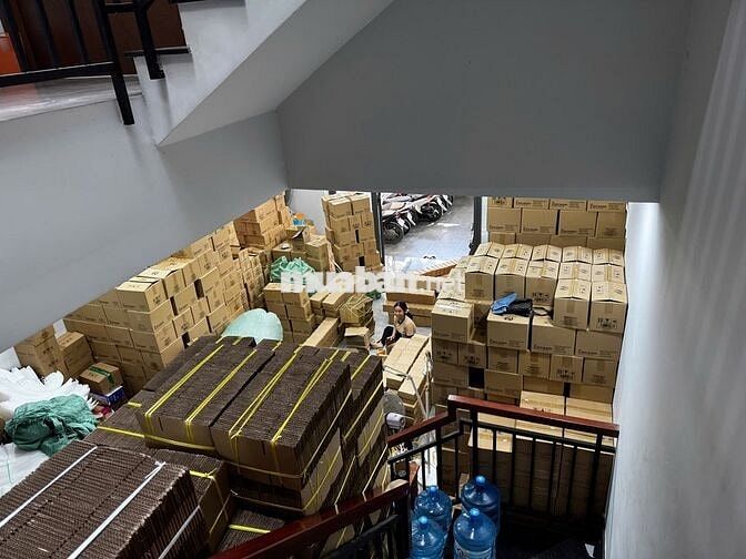 GẤP 5 NV kho gói hàng.