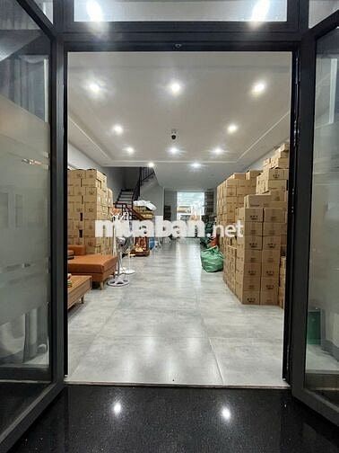 GẤP 5 NV kho gói hàng.