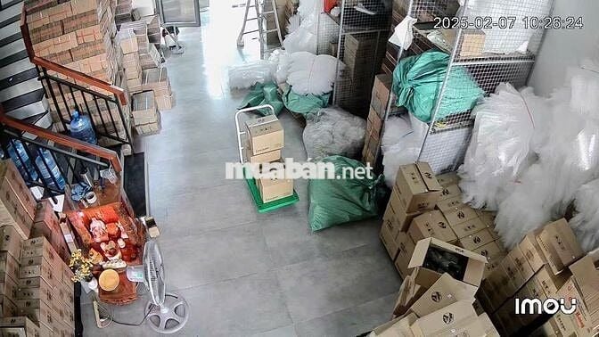 GẤP 5 NV kho gói hàng.