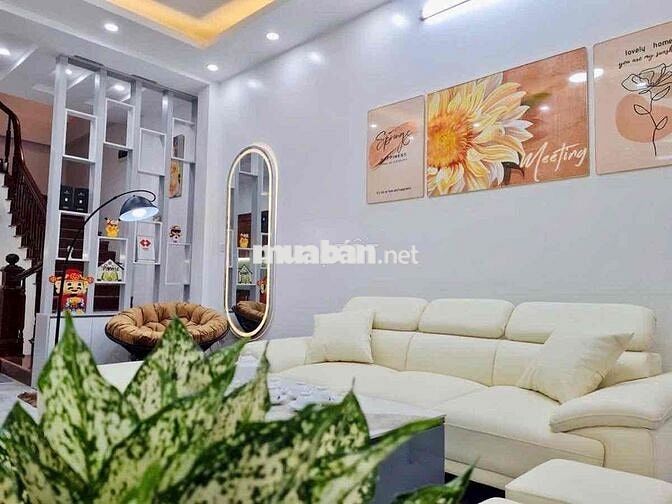 Cho thuê nhà Xuân La phân lô vỉa hè DT 60m², 5 tầng, 5PN full đồ 18 tr