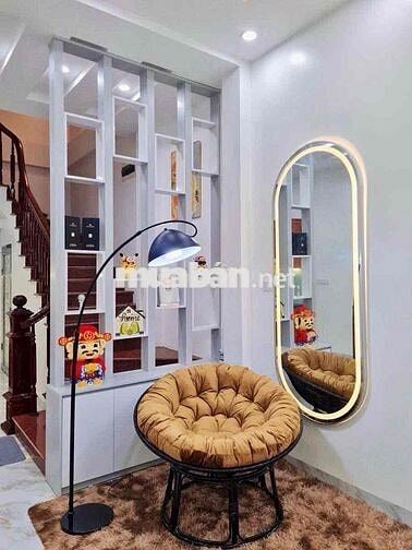 Cho thuê nhà Xuân La phân lô vỉa hè DT 60m², 5 tầng, 5PN full đồ 18 tr