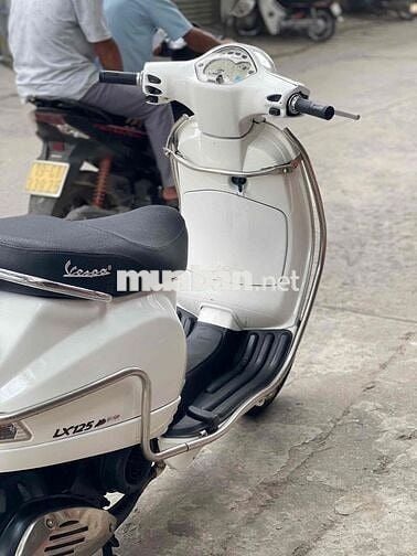Piaggio Vespa LX 125 Trắng ie tiết kiệm xăng