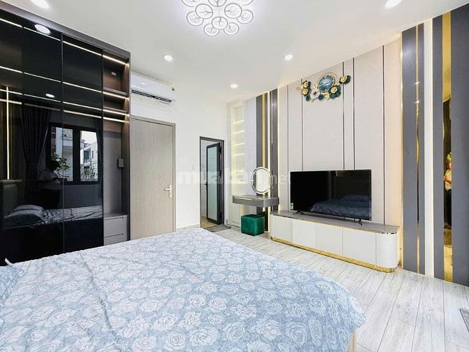 Kẹt vốn bán gấp nhà Cao Đạt, Quận 5. Giá 6,9 tỷ, 60m2, hẻm xe hơi