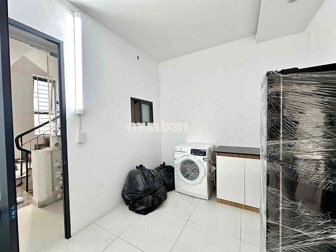 Studio rộng thoáng gần KCX | cửa sổ trời | rộng thoáng | 30m2