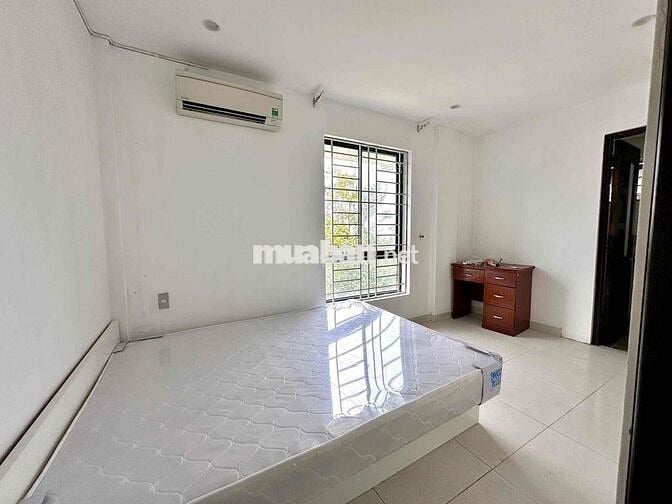 Studio rộng thoáng gần KCX | cửa sổ trời | rộng thoáng | 30m2