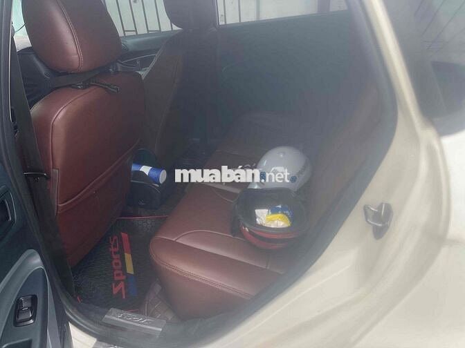 Ford Fiesta Trắng Tự động