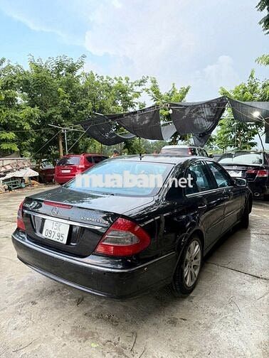 Mercedes-Benz E200 Kompressor Đen