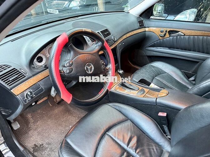 Mercedes-Benz E200 Kompressor Đen