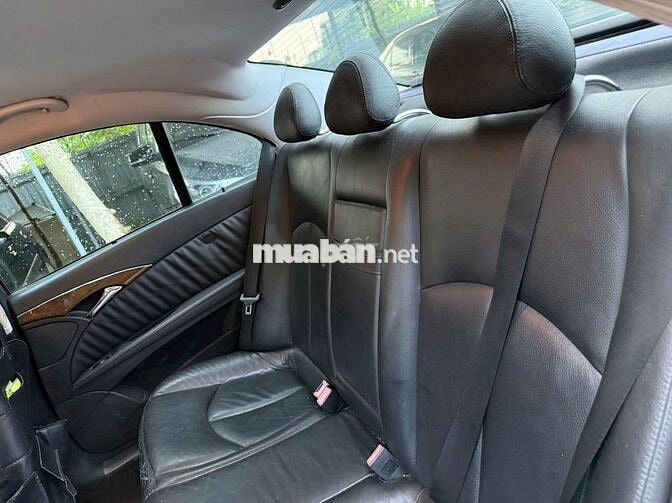 Mercedes-Benz E200 Kompressor Đen