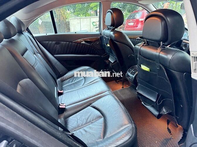 Mercedes-Benz E200 Kompressor Đen