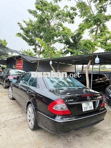 Mercedes-Benz E200 Kompressor Đen