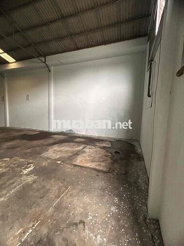 Cho thue kho 300m2 Trần cao trống suốt- Có văn phòng-Đường xe Cont