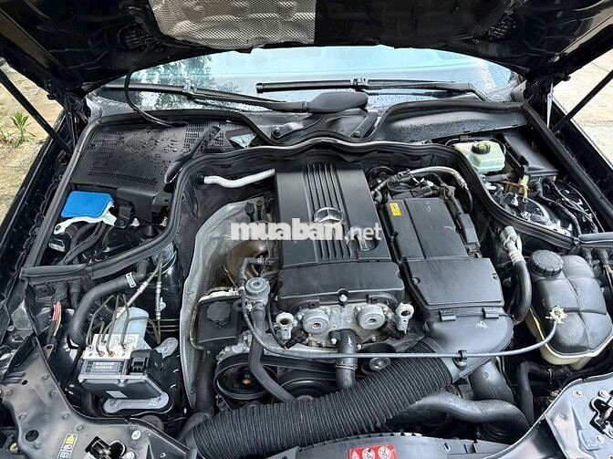 Mercedes-Benz E200 Kompressor Đen