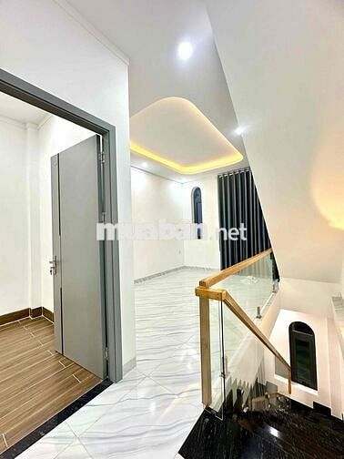 CHO THUÊ NHÀ MỚI 100% 3PHÒNG NGỦ SÂN ĐẬU 2 Ô TÔ HẺM LÊ HỒNG PHONG