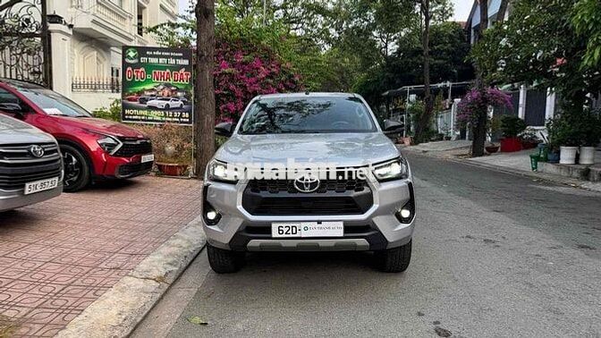 Toyota Hilux 2025 2.4AT 26.000km xe gia đình ít đi