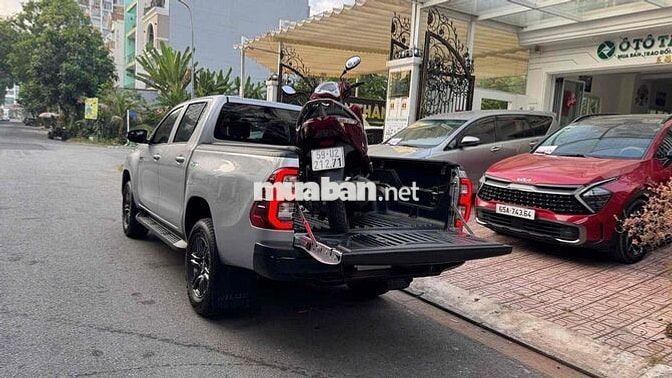 Toyota Hilux 2025 2.4AT 26.000km xe gia đình ít đi