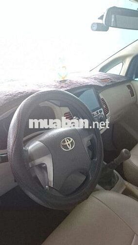 Toyota Innova 2.0E 201 Bạc
