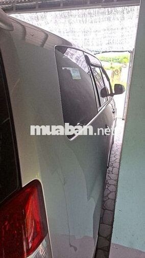 Toyota Innova 2.0E 201 Bạc