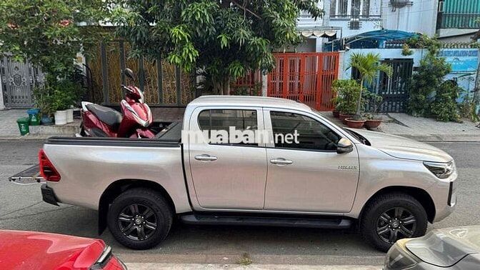 Toyota Hilux 2025 2.4AT 26.000km xe gia đình ít đi