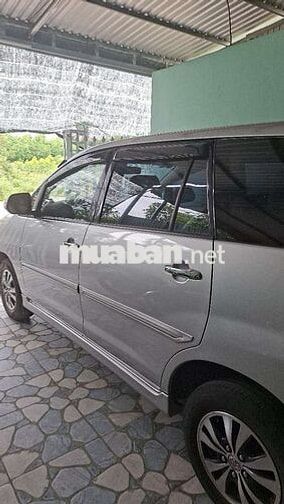 Toyota Innova 2.0E 201 Bạc