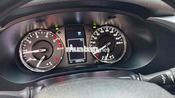 Toyota Hilux 2025 2.4AT 26.000km xe gia đình ít đi