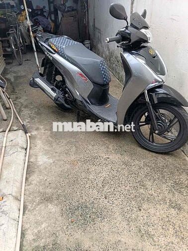 Honda  SH  2016 màu đen mới len ken 96 %