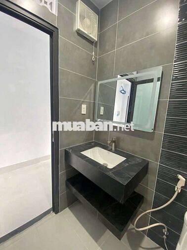 Nguyên căn hẻm xe hơi Phạm Văn Đồng