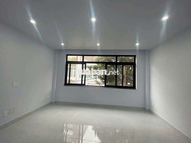 Nguyên căn hẻm xe hơi Phạm Văn Đồng