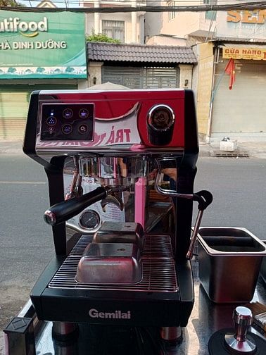 DO CHĂM CON NHỎ NÊN EM CẦN SANG LẠI QUÁN NƯỚC 