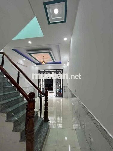 NHÀ GẦN NGÃ BA GIỒNG GIÁ 425TR NGANG4 DÀI 10
