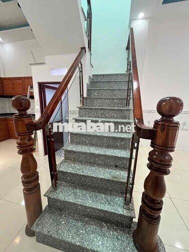 NHÀ GẦN NGÃ BA GIỒNG GIÁ 425TR NGANG4 DÀI 10