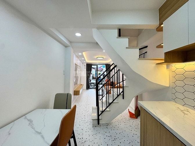 Bán nhà đẹp lung linh, hẻm 4m, 3 tầng đúc thật, Xô Viết Nghệ Tĩnh, BT