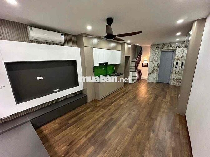 Nhỉnh 9 tỷ có nhà 6 tầng ở ngay tại Lai Xá Hoài Đức thang máy oto