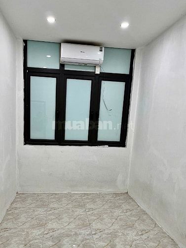 Gia đình mình cần bán căn nhà tại 110 Minh Khai, diện tích 18m², giá 3