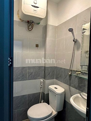 Gia đình mình cần bán căn nhà tại 110 Minh Khai, diện tích 18m², giá 3