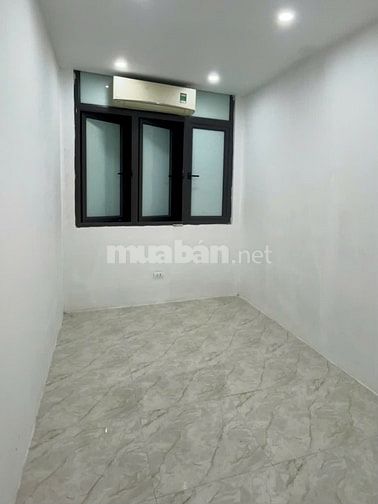 Gia đình mình cần bán căn nhà tại 110 Minh Khai, diện tích 18m², giá 3
