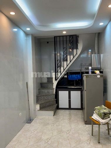 Gia đình mình cần bán căn nhà tại 110 Minh Khai, diện tích 18m², giá 3