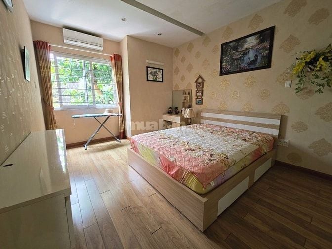 Phố Nguyễn Văn Cừ - Ô Tô Tránh – 291 M2 3 T – MT 9.5 M – Giá 72.8 T