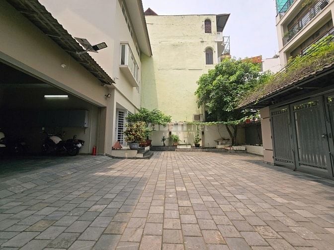 Phố Nguyễn Văn Cừ - Ô Tô Tránh – 291 M2 3 T – MT 9.5 M – Giá 72.8 T