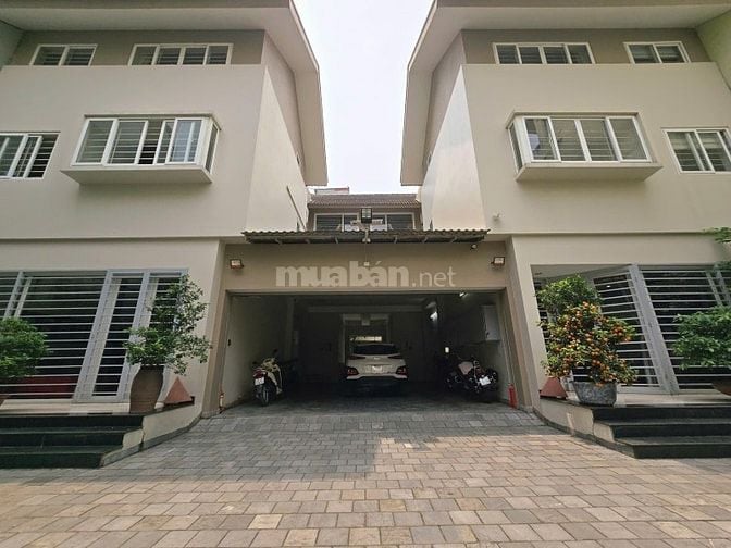 Phố Nguyễn Văn Cừ - Ô Tô Tránh – 291 M2 3 T – MT 9.5 M – Giá 72.8 T